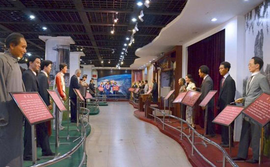 ฮาจริงอะไรจริง มาดูหุ่นขี้ผึ้งเซเลบจีน เหมือนจนอยากร้องไห้