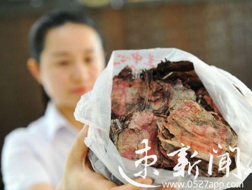 ชาวบ้านฝังเงินครึ่งล้านไว้ใต้ครัว 4 ปีผ่านไปกลายเป็นกระดาษเปื่อยยุ่ย