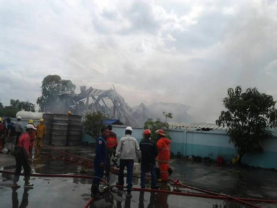 ไฟไหม้โรงงานบรรจุแก๊สย่านลำลูกกา เสียงระเบิดบึ้มสนั่น !