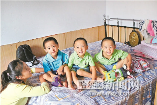 แม่สู้ชีวิต ขายหอยนางรมย่าง หาเงินรักษาลูกแฝด 3 ป่วยสมองพิการ