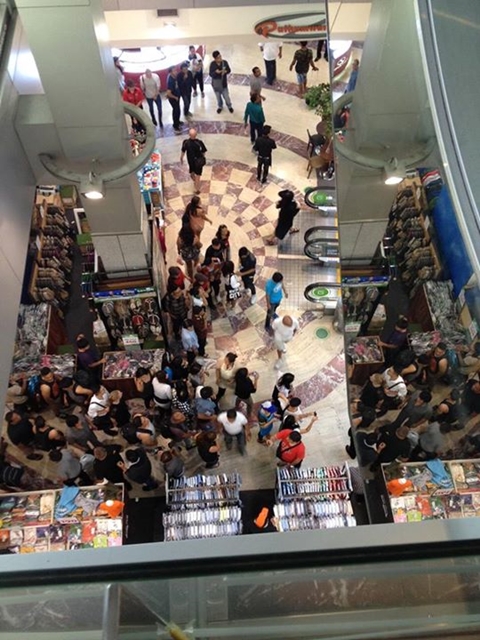 ระทึก ! ชายชาวต่างชาติตกจากชั้น 6 ห้างมาบุญครอง เสียชีวิตคาที่