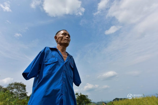 ชายคนนี้พิการแขน 2 ข้าง ใช้ปากป้อนข้าวแม่-ดูแลดีจนคนปกติยังอาย