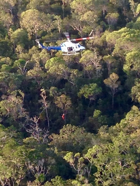 ชายหลงป่าเขียนข้อความ SOS บนผืนทราย รอดตายปาฏิหาริย์ !