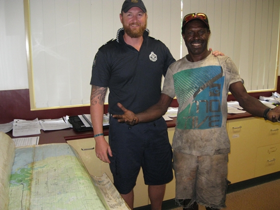 ชายหลงป่าเขียนข้อความ SOS บนผืนทราย รอดตายปาฏิหาริย์ !