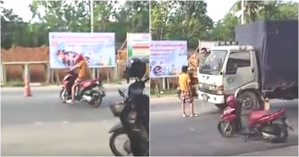 คลิปหนุ่มเมากร่างจอดมอเตอร์ไซค์ขวางรถบรรทุก ตีหน้ามึนไล่เท่าไรก็ไม่ไป !