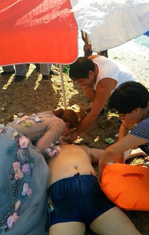 ชื่นชมพยาบาลว่าที่เจ้าสาว หยุดถ่ายพรีเวดดิ้งทันที ปรี่เข้าช่วยคนจมน้ำ