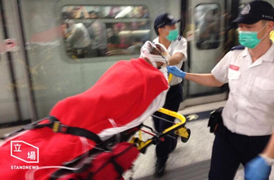 คนร้ายยกแก๊งกระหน่ำแทง 3 ต่างชาติเลือดสาดในสถานีรถใต้ดินฮ่องกง