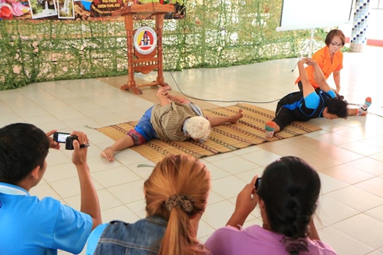 เปิดภาพคุณยายนักโยคะ ตัวอ่อนพลิ้วเล่นได้ทุกท่า รุ่นหลานมาเห็นยังอาย