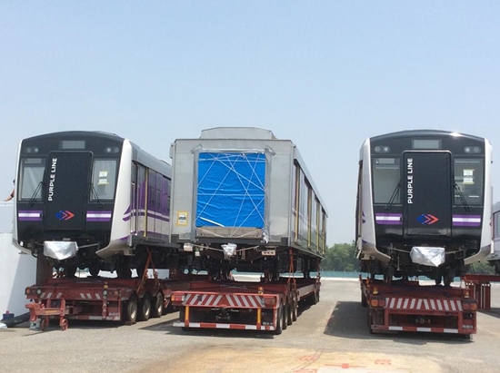 ถึงไทยแล้ว ! รถไฟฟ้าสายสีม่วง 3 ขบวนแรก จากญี่ปุ่น ทำพิธีส่งมอบวันนี้ 