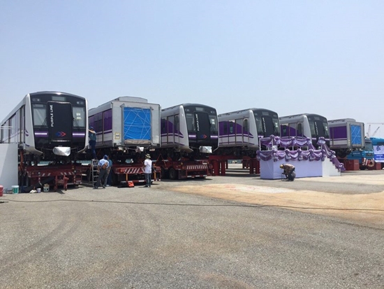 ถึงไทยแล้ว ! รถไฟฟ้าสายสีม่วง 3 ขบวนแรก จากญี่ปุ่น ทำพิธีส่งมอบวันนี้