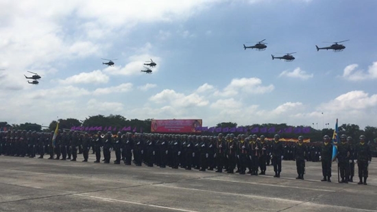 สวนสนามยิ่งใหญ่ เทิดพระเกียรติสูงสุด 