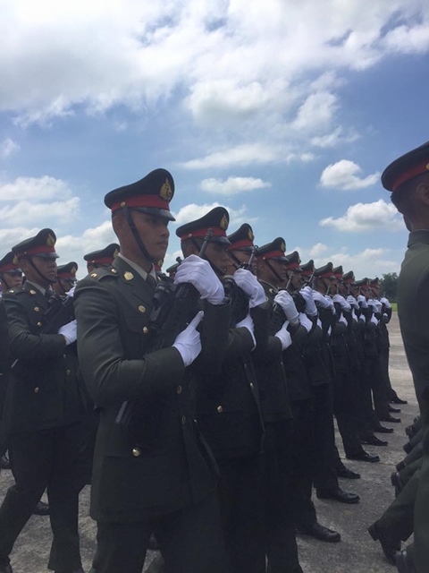 สวนสนามยิ่งใหญ่ เทิดพระเกียรติสูงสุด 