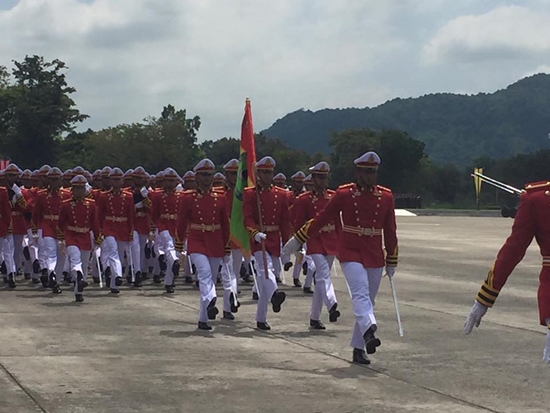 สวนสนามยิ่งใหญ่ เทิดพระเกียรติสูงสุด 