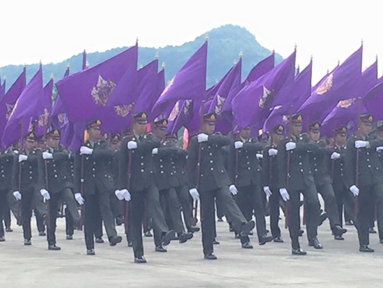 สวนสนามยิ่งใหญ่ เทิดพระเกียรติสูงสุด 