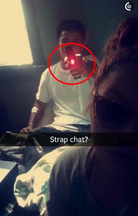 สาวโพสต์ภาพเซลฟี่ขณะแฟนหนุ่มเล่นปืนจ่อหัว สลดปืนลั่นดับอนาถ