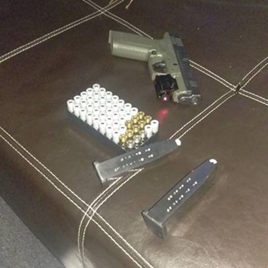 สาวโพสต์ภาพเซลฟี่ขณะแฟนหนุ่มเล่นปืนจ่อหัว สลดปืนลั่นดับอนาถ