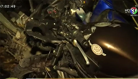 อาสาตำรวจไล่สกัดจับกลุ่มเด็กแว้น พลาดพุ่งชนรถน้ำ กทม. เสียชีวิต