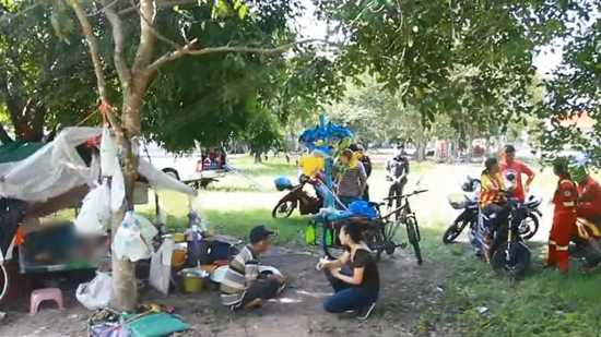 แม่ออกจากบ้านพักคนชราหวังใช้วาระสุดท้ายกับลูก แต่ถูกไล่ออกจากบ้าน นอนตายคาเพิงที่วัด