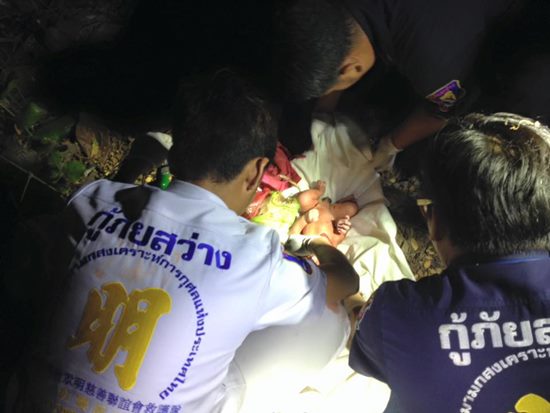  รัดคอทารกยัดถุงโยนทิ้งขยะ