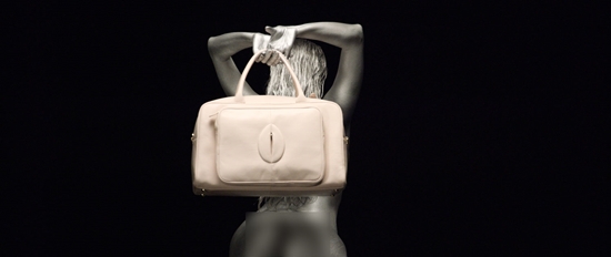 ดีไซเนอร์ผุดกระเป๋าดีไซน์แปลก มาเป็นรูปทรงจิ๊มิ