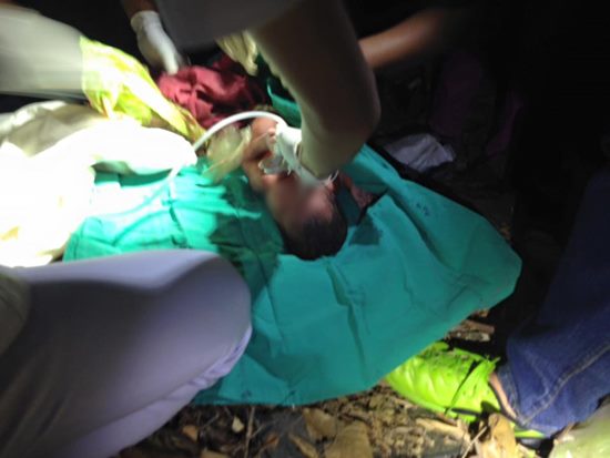 รัดคอทารกยัดถุงโยนทิ้งขยะ