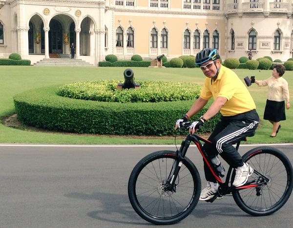 ประยุทธ์ นำ ครม. ซ้อมปั่นจักรยาน