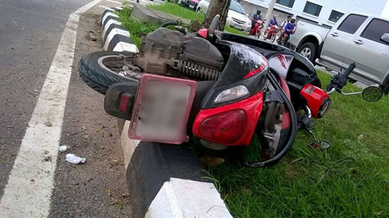 แม่ขี่มอเตอร์ไซค์ส่งลูกสาวไปโรงเรียน แต่ไปไม่ถึง โดน 18 ล้อเฉี่ยวดับ