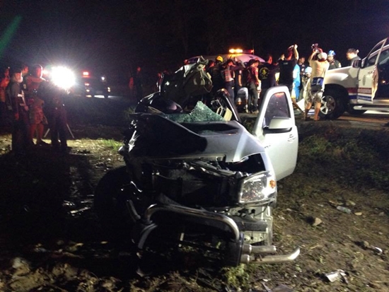 ชนสนั่นดอยรวก ! เทรลเลอร์ชนกระบะตกเหว ดับ 5 สาหัสอีก 2