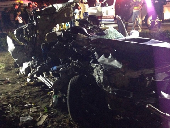 ชนสนั่นดอยรวก ! เทรลเลอร์ชนกระบะตกเหว ดับ 5 สาหัสอีก 2