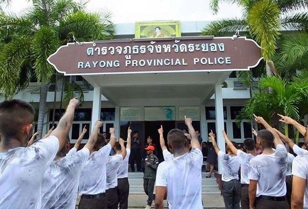 แจงแล้ว ภาพรับน้องตำรวจเป็นของจริง ชี้สร้างความใกล้ชิดรุ่นพี่รุ่นน้อง