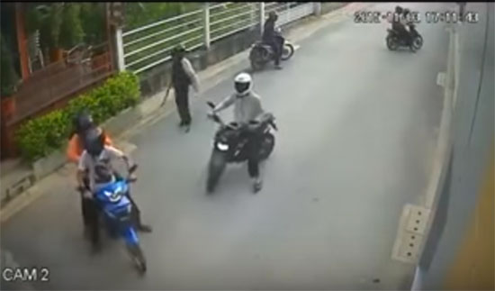 หนุ่มโดนกดดันให้ย้ายที่เรียน หลังโพสต์คลิปแฉวัยรุ่นตีกันหน้าสถาบัน