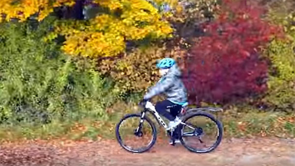 สมเด็จพระบรมฯ พระราชทานคลิปปั่นเพื่อพ่อ 