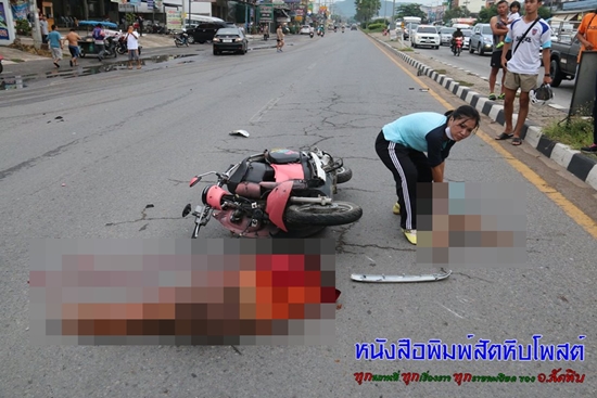 เหตุระทึก ! ยายขี่รถจักรยานยนต์ซ้อนหลาน ฝ่าไฟแดง ถูกเก๋งพุ่งชนดับ สาหัส 3