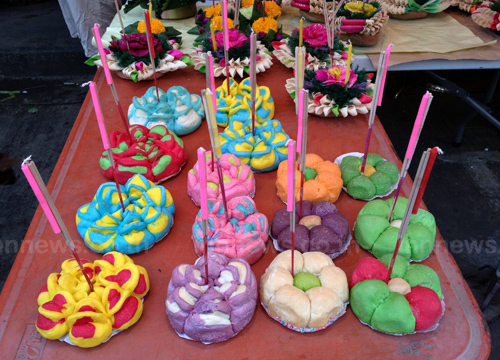 อ.เจษฎา ชี้ลอยกระทงส่งผลเสีย-เชื่อกระทงขนมปังทำน้ำเน่า