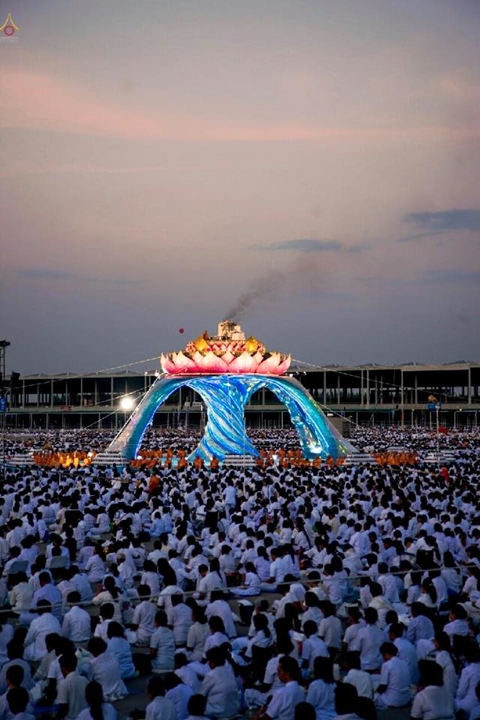 งานกฐินวัดพระธรรมกาย ยิ่งใหญ่อลังการอย่างกับพิธีเอเชี่ยนเกมส์ !!