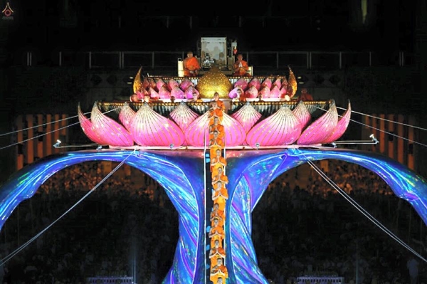 งานกฐินวัดพระธรรมกาย ยิ่งใหญ่อลังการอย่างกับพิธีเอเชี่ยนเกมส์ !!