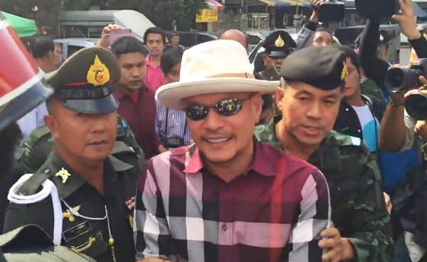 ด่วน ! รวบ ณัฐวุฒิ-จตุพร กลางตลาดมหาชัย