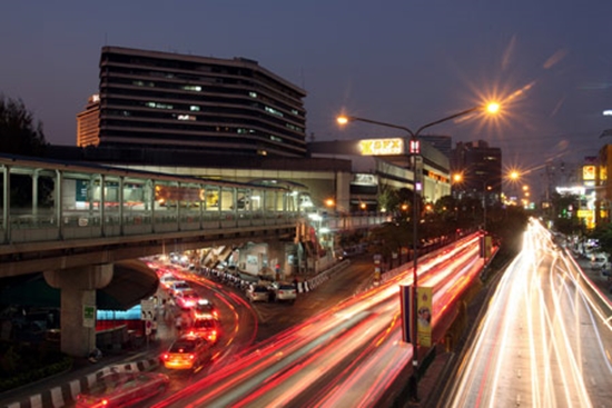 เลื่อนปิดถนนพหลโยธินขาออก หน้าเซ็นทรัลลาดพร้าวไปอีก 2 ปี
