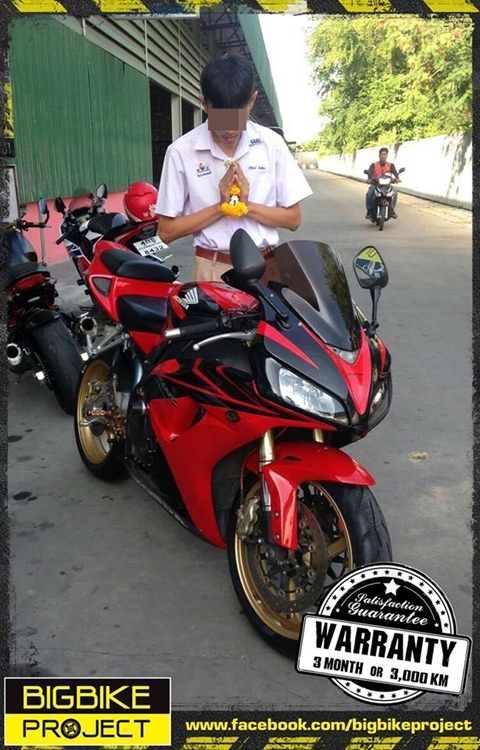 ดราม่าเล็ก ๆ ...เมื่อพ่อแม่ซื้อบิ๊กไบค์เซอร์ไพรส์วันเกิดลูกชายวัยมัธยม