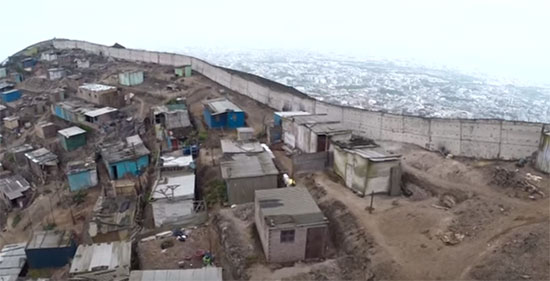 เปรูสร้างกำแพงกั้นเขตแดนคนรวย-คนจน ยาวกว่า 10 กม.