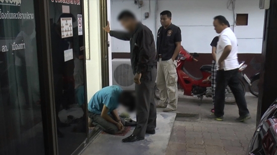 สุดช้ำ ! ตำรวจสุโขทัยรุดดูหน้าลูกชายถูกจับค้ายาบ้า 