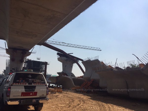 เครนสร้างสะพานข้ามแม่น้ำ จ.อยุธยา ทรุดถล่ม ! ทับบ้านคนงานเจ็บ 9