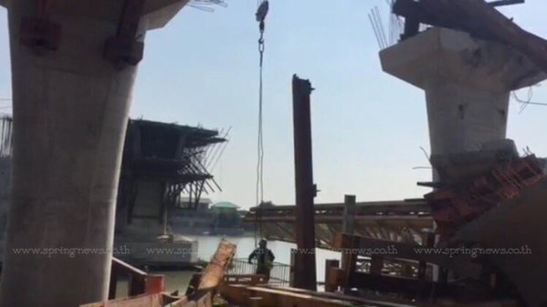 เครนสร้างสะพานข้ามแม่น้ำ จ.อยุธยา ทรุดถล่ม ! ทับบ้านคนงานเจ็บ 9