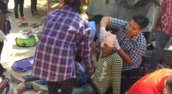 เครนสร้างสะพานข้ามแม่น้ำ จ.อยุธยา ทรุดถล่ม ! ทับบ้านคนงานเจ็บ 9