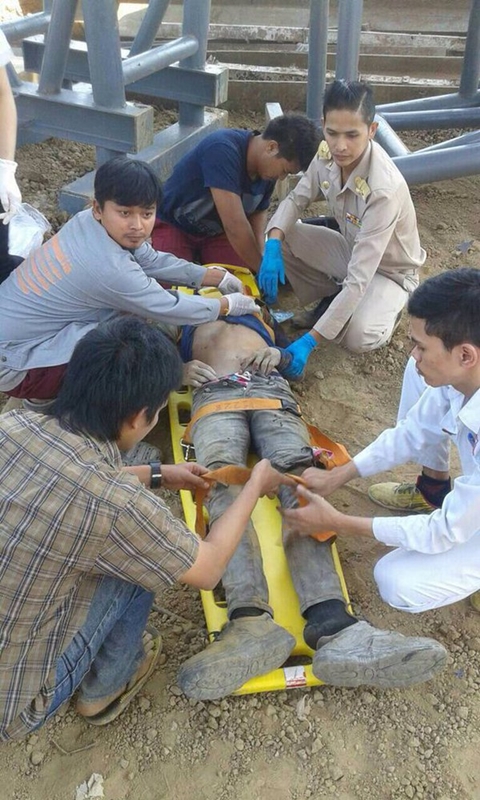 เครนสร้างสะพานข้ามแม่น้ำ จ.อยุธยา ทรุดถล่ม ! ทับบ้านคนงานเจ็บ 9