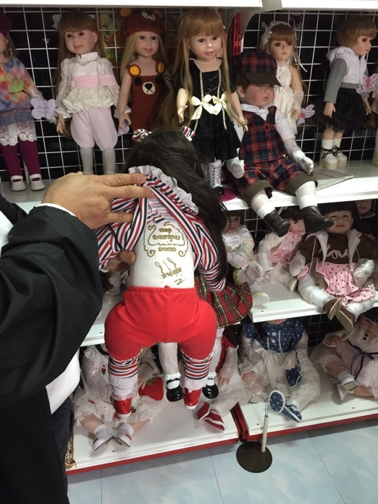 บุกยึด ตุ๊กตาลูกเทพ หลายร้อยตัว ย่านสำเพ็ง-วังบูรพา-บางแค