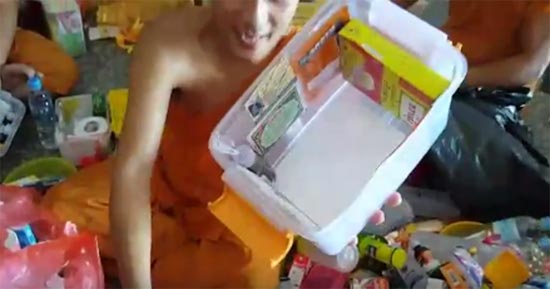 หลวงพี่เปิดถัง รีวิวสังฆทาน บอกมีแต่ขยะ ของใช้งานไม่ได้ [มีคลิป]