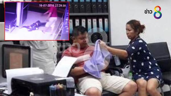 เมียผู้กองจิตอาสา ร้องไห้กอดสามี หลังเสี่ยงชีวิตจนตัวตาย รับก่อนตายพูดเป็นลาง