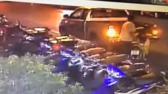 เปิดคลิปโจรขโมยมอเตอร์ไซค์ ยกไปทั้งคัน แค่ล็อคล้อ-ล็อคคอ-ล็อคเบรก ไม่พอแล้ว