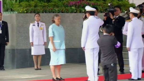  สมเด็จพระเทพฯ เสด็จเปิดรถไฟฟ้าสายสีม่วง พร้อมบริการอย่างเป็นทางการ